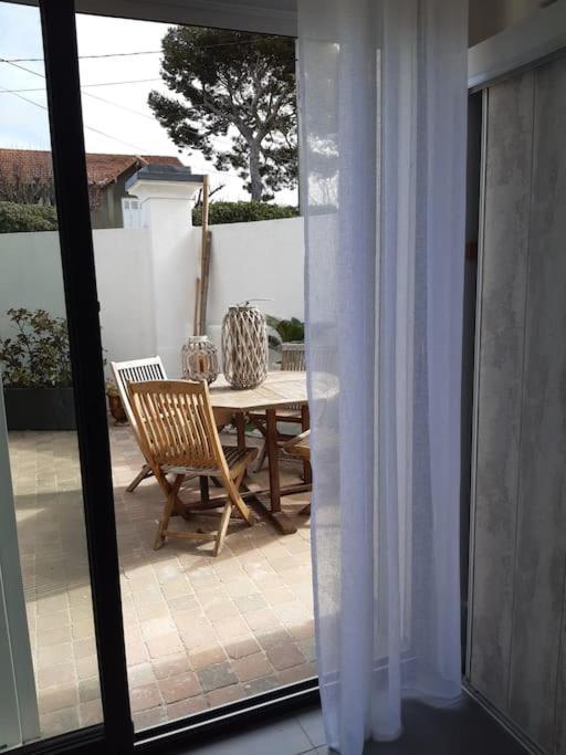 Grand Studio Avec Patio Marseille Exterior photo